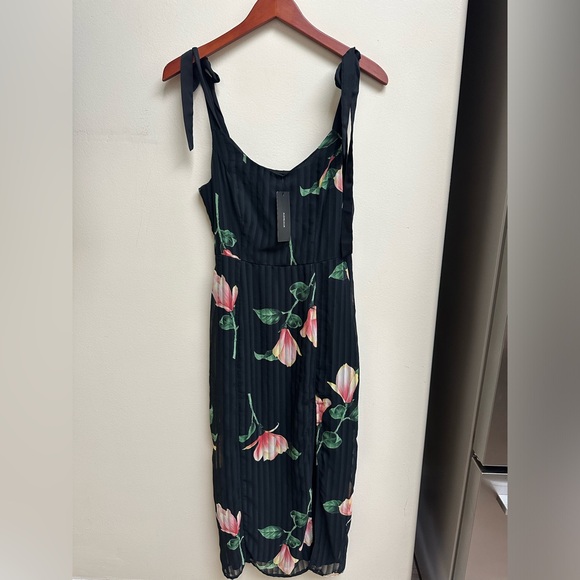 NWT Lulu’s Floral Dress - Picture 4 of 9